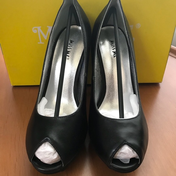New Miss Me Black 4-1/2 inch open toe pumps 7.5 - Picture 2 of 7